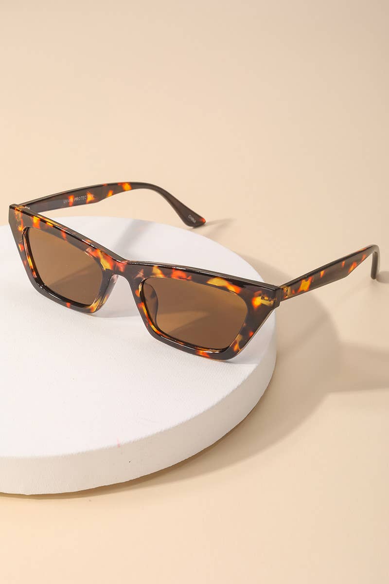 Twelve Piece Tortoise Fashion Sunglasses: ASSORTED