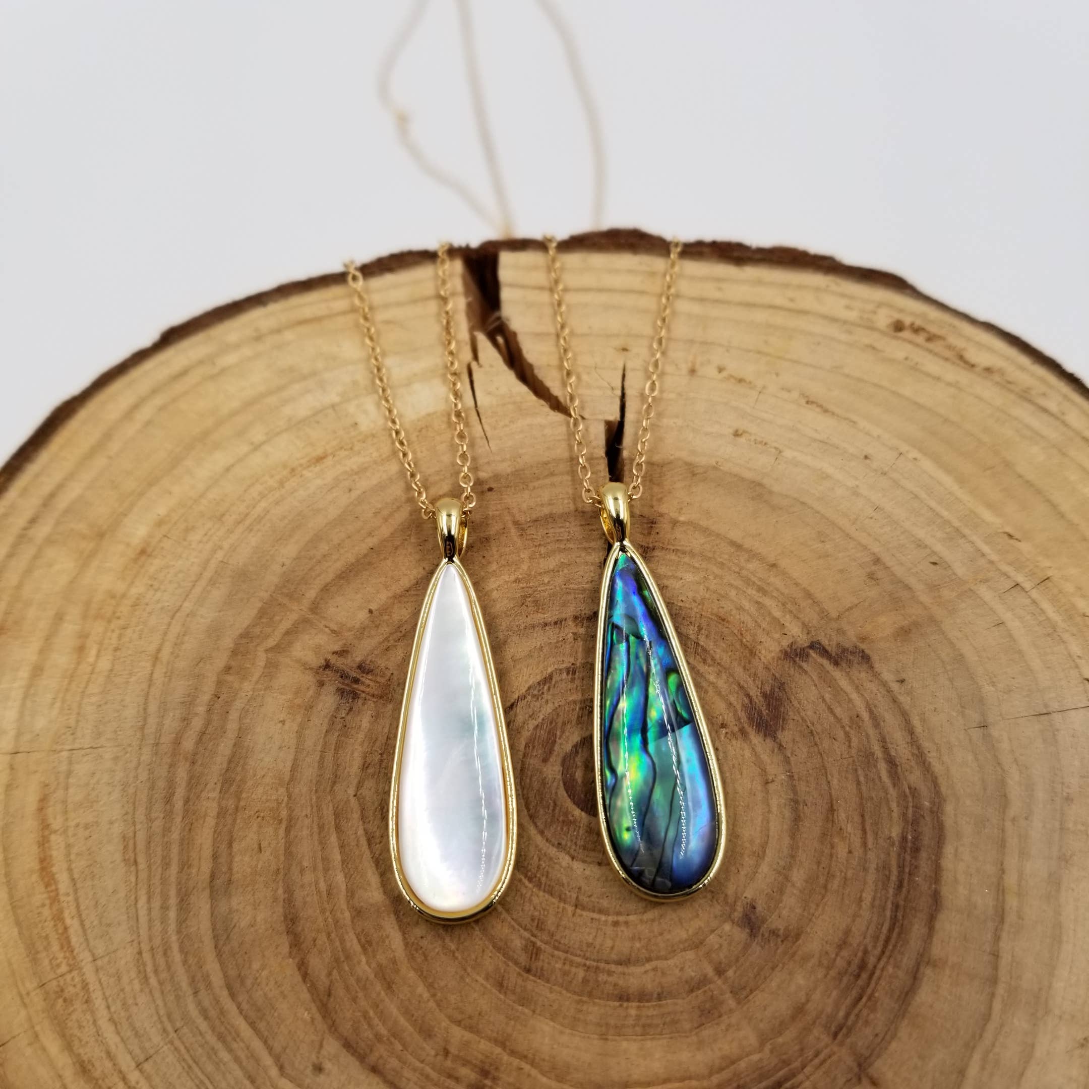 Natural Shell Drop Necklace: White